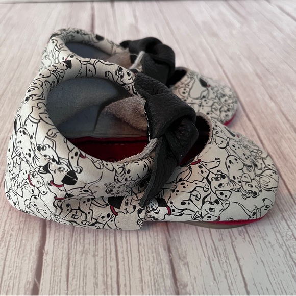 Freshly Picked Disney 101 Dalmatians Knotted Bow Leather Girls Shoes Sz 7 / 10 - Picture 13 of 13